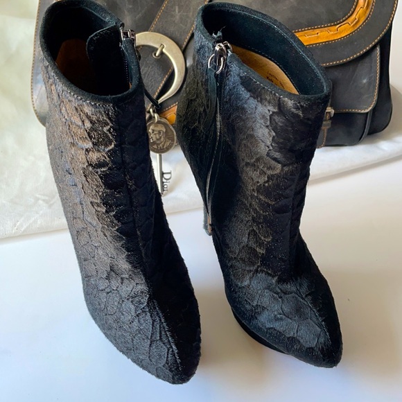 L.A.M.B Gwen Stefani Black fur High heel Boots - Picture 5 of 15